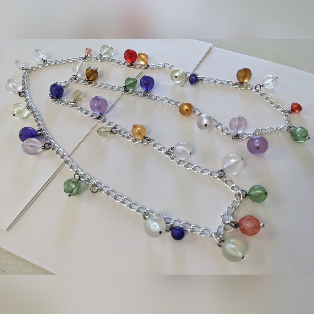 VTG 50" LUCITE BALL FLAPPER CLASPLESS NECKLACE